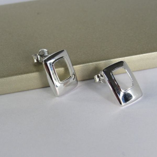 Brinco Pequeno Retangular Banhado em Ródio Branco - Branco