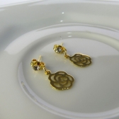 Brinco Pequeno de Flor Vazada com Zircônia Banhado em Ouro 18k - Dourado