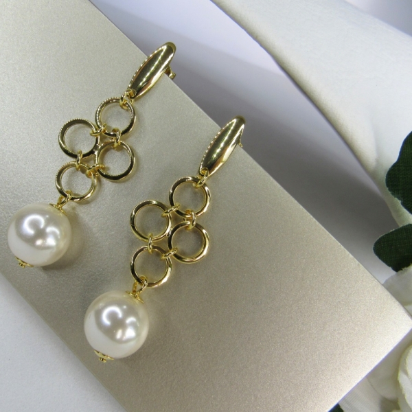 Brinco Grande de Fio com Circulo Dourado e Pérola Banhado em Ouro 18k - Dourado