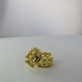 Brinco Argola Trabalhada Vazada com 4 Zircônias Banhado em Ouro 18k - Dourado