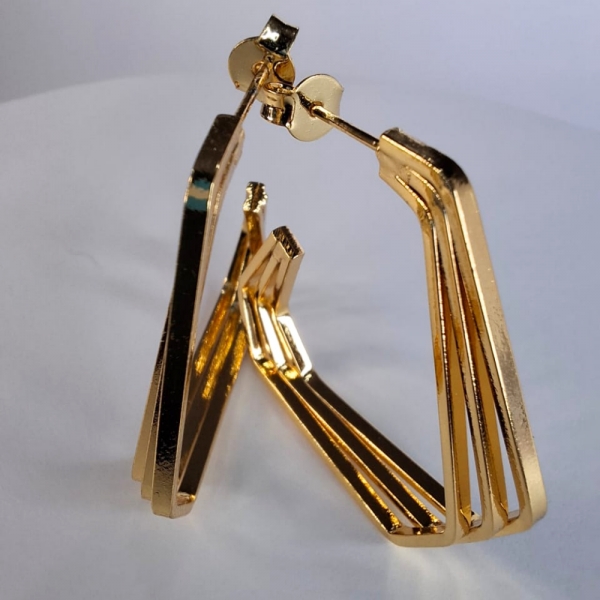 Brinco Argola Três Triangulos Banhado em Ouro 18k - Dourado