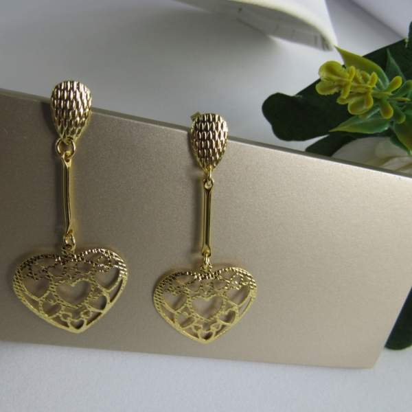 Brinco Médio com Corações Vazados Banhado em Ouro 18k - Dourado