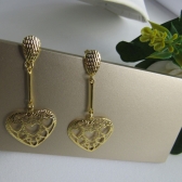 Brinco Médio com Corações Vazados Banhado em Ouro 18k - Dourado