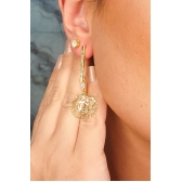 Brinco Médio De Fio Trabalhado e Flor Vazada Banhado em Ouro 18k - Dourado