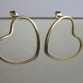 Brinco Médio com Coração Vazado Horizontal Banhado em Ouro 18k - Dourado