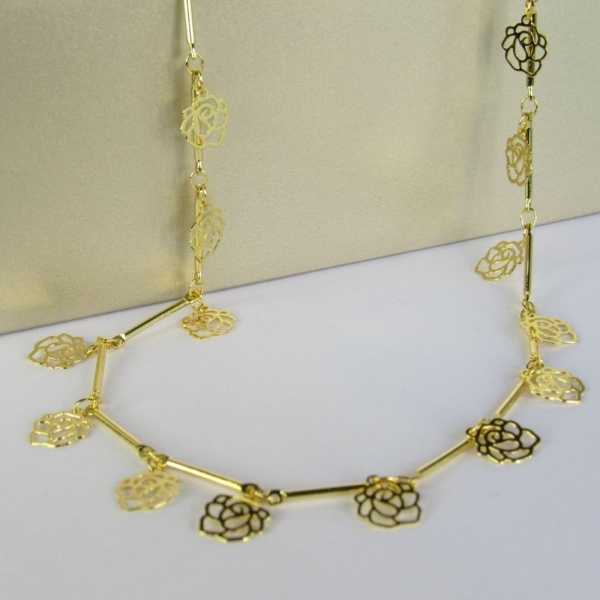 Colar com Corrente com Mini Flores Banhado em Ouro 18k - Dourado