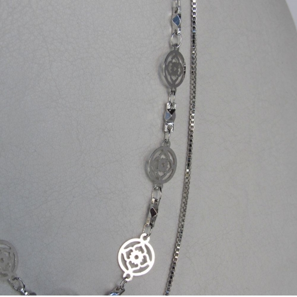 Colar com Corrente com Mini Flores Banhado em Ródio Branco - Prateado