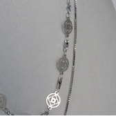 Colar com Corrente com Mini Flores Banhado em Ródio Branco - Prateado