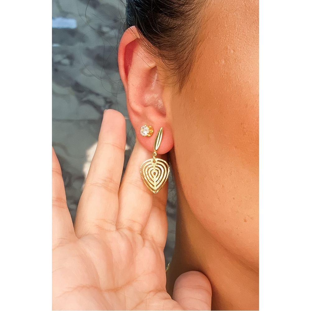 Brinco Médio Com Fio e Coração com Vários Vazados Banhado em Ouro 18k - Dourado