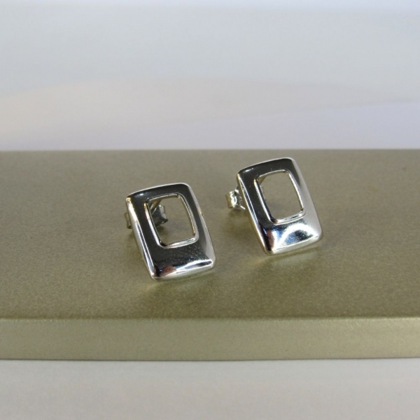 Brinco Pequeno Retangular Banhado em Ródio Branco - Branco