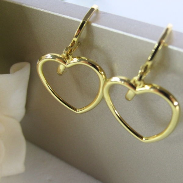 Brinco Argolinha com Coração Médio Vazado Banhado em Ouro 18k - Dourado