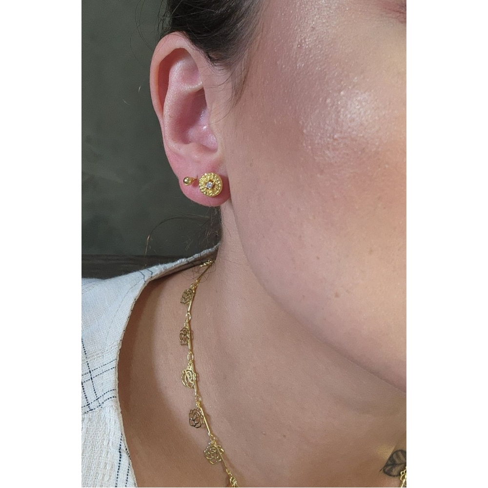 Brinco Círculo Pequeno Com Zircônia Central Banhado em Ouro 18k - Dourado