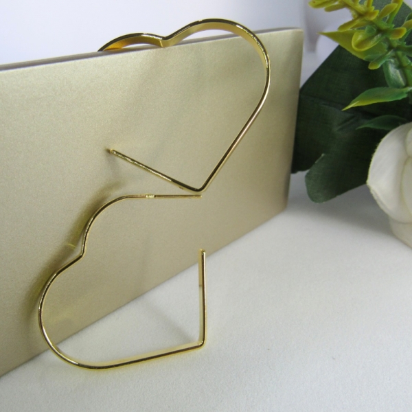 Brinco Argola em Forma de Coração Lateral Larga Banhado em Ouro 18k - Dourado