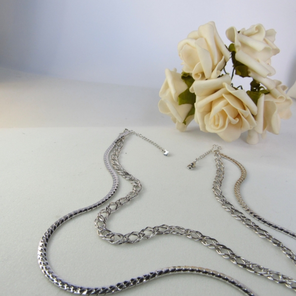 Colar Duplo com Correntes Grossas Banhado em Ródio Branco - Prateado