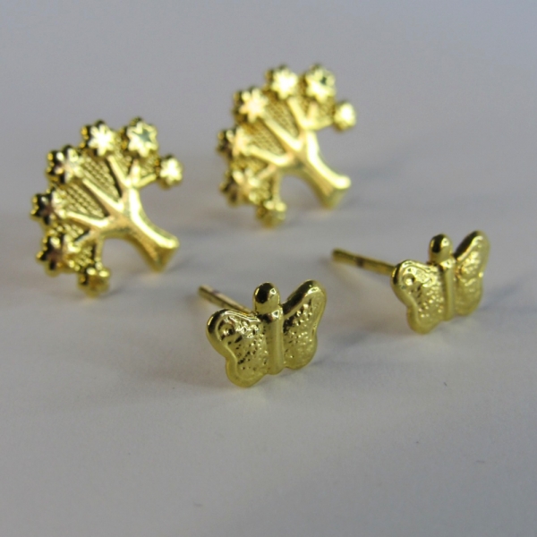 Brinco Duo de Árvore e Borboleta Banhado em Ouro 18k - Dourado