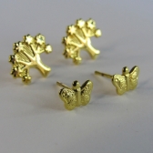 Brinco Duo de Árvore e Borboleta Banhado em Ouro 18k - Dourado