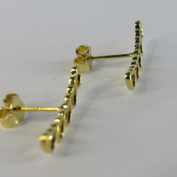 Brinco Ear Cuff Mini Corações Vazados Banhado em Ouro 18k - Dourado