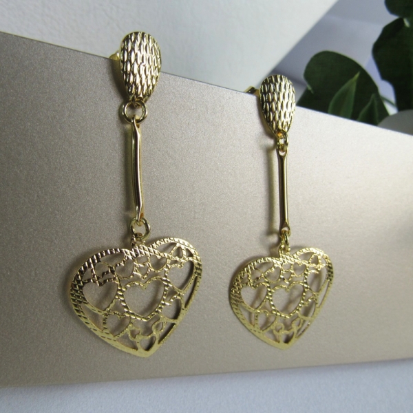 Brinco Médio com Corações Vazados Banhado em Ouro 18k - Dourado