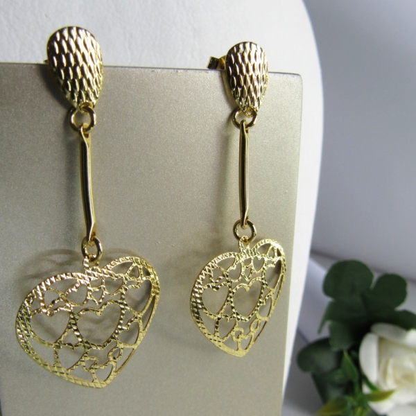 Brinco Médio com Corações Vazados Banhado em Ouro 18k - Dourado