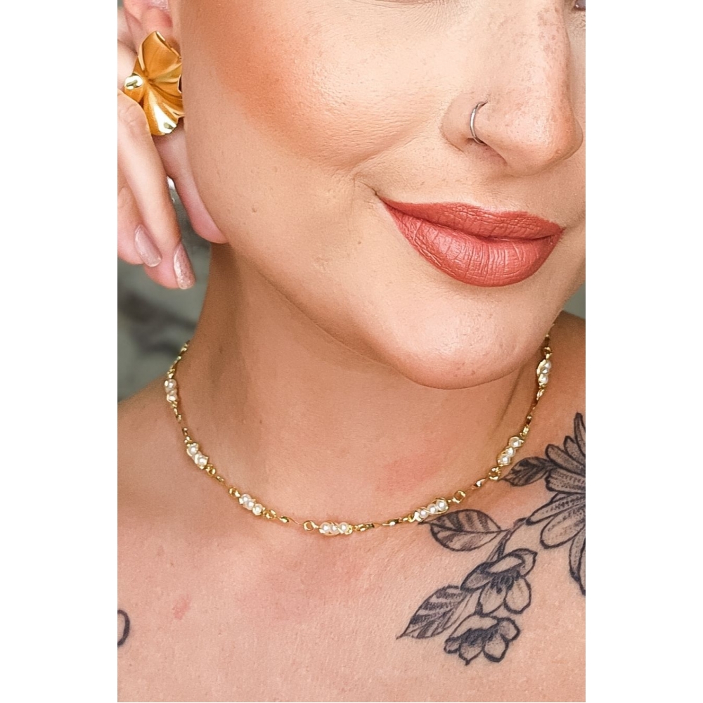 Colar Choker com Mini Pérolas na Corrente Banhado em Ouro 18k - Dourado