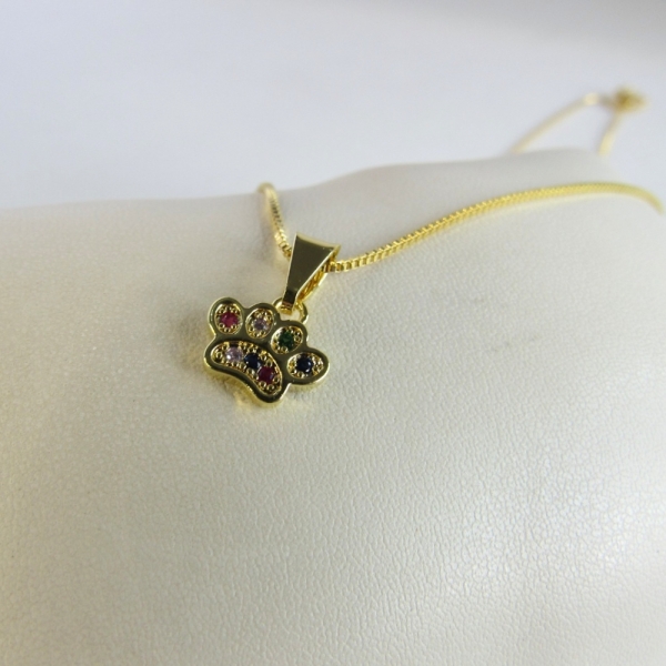Colar Pingente Patinha De Cachorro Colorida Banhado em Ouro 18k - Dourado