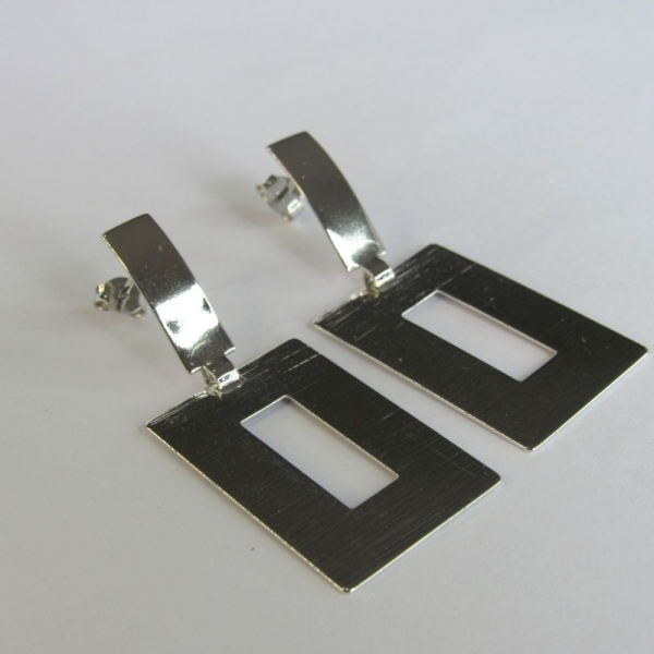 Brinco com Fio Retangular Banhado em Ródio Branco - Branco