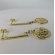 Brinco Médio De Fio Trabalhado e Flor Vazada Banhado em Ouro 18k - Dourado