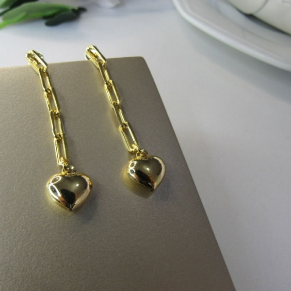 Brinco Corrente Elo com Coração na Ponta Banhado em Ouro 18k - Dourado