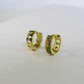 Brinco Argolinha Com Micro Zircônias Coloridas Banhado em Ouro 18k - Dourado