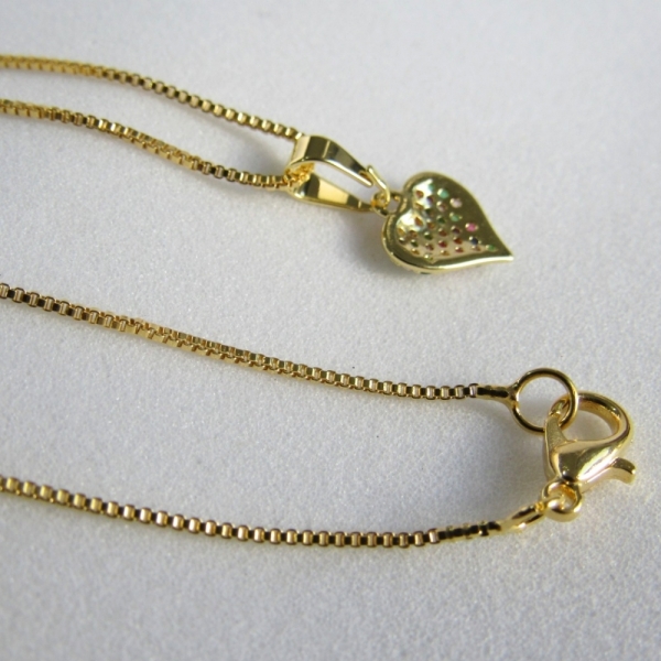 Colar Pingente Coração com Zircônia Multicolor Banhado em Ouro 18k - Dourado