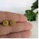 Brinco Círculo Pequeno Com Zircônia Central Banhado em Ouro 18k - Dourado