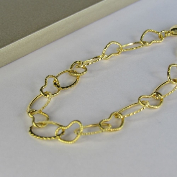 Pulseira Com Elos Ovais Intercalados Com Elos de Corações Banhado em Ouro 18k - Dourado