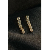 Brinco Pequeno Fio Com Cinco Zircônia Banhado em Ouro 18k - Dourado