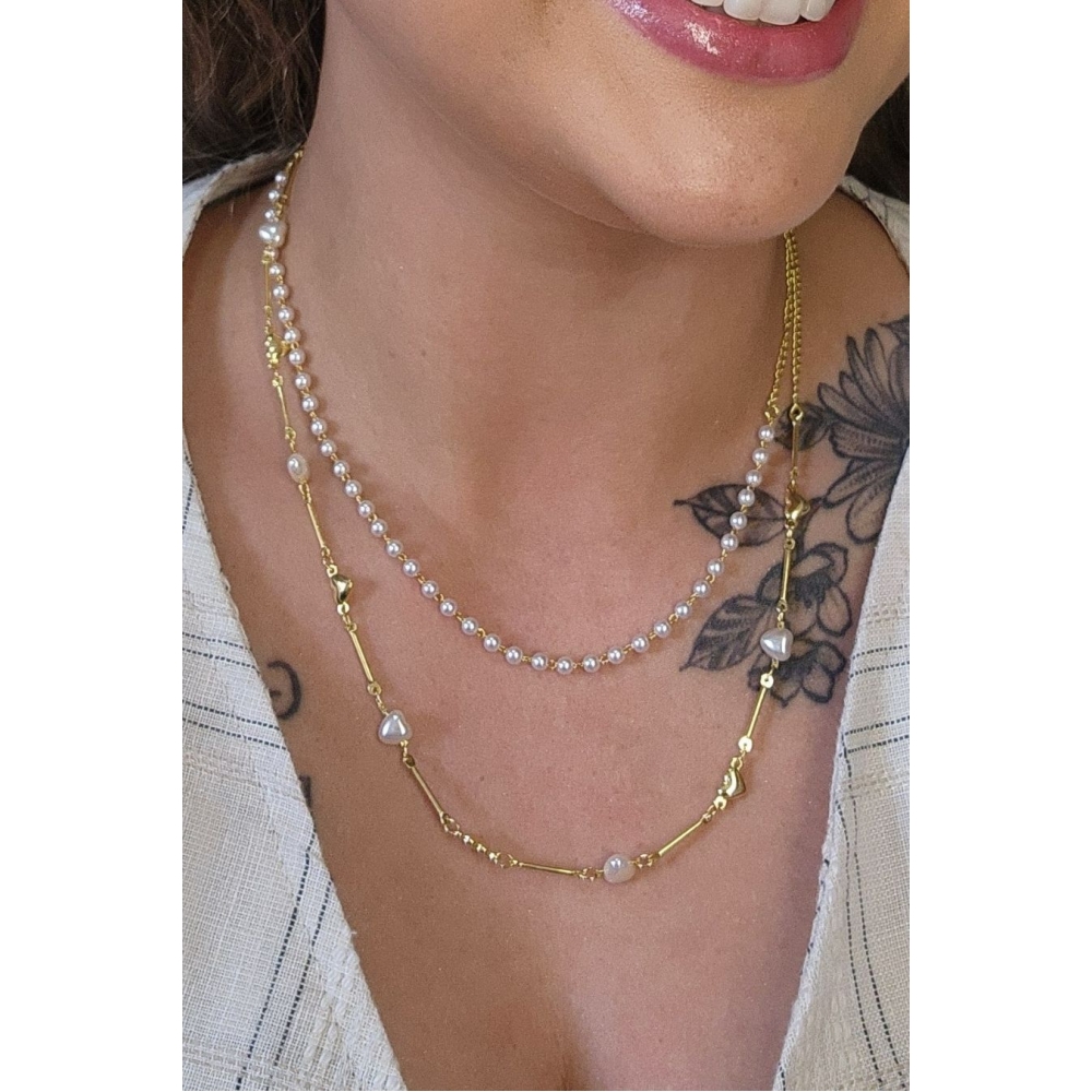 Colar Duplo com Corrente de Pérola e Mini Corações Dourados Banhado em Ouro 18k - Dourado