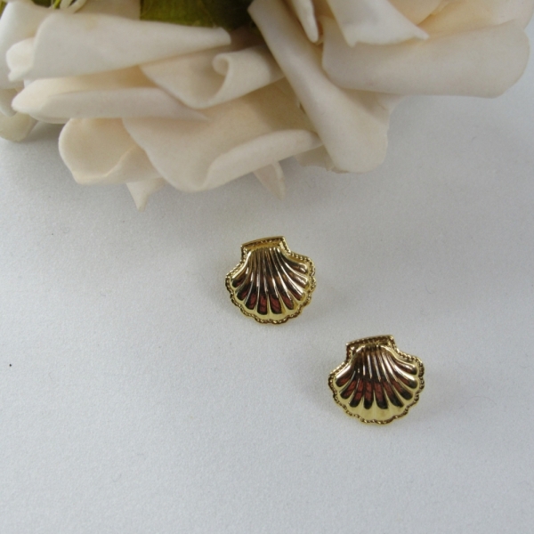 Brinco de Concha Banhado em Ouro 18k - Dourado