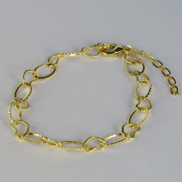 Pulseira Com Elos Ovais Intercalados Com Elos de Corações Banhado em Ouro 18k - Dourado
