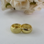 Brinco de Argolinha Grossa Trabalhada Banhado em Ouro 18k - Dourado