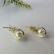 Brinco Pequeno com Perola e Trabalhado com Zircônia Banhado em Ouro 18k - Dourado