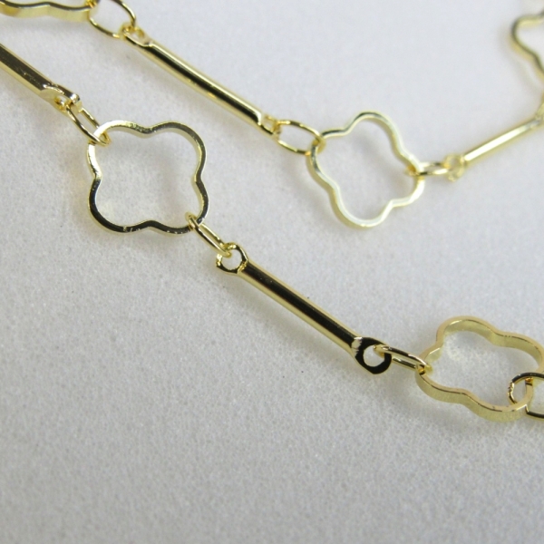 Colar com Corrente Detalhada com Flor Vazada Banhado em Ouro 18k - Dourado