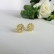 Brinco Formato Flor com Mini Zircônias Banhado em Ouro 18k - Dourado