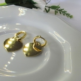 Brinco Argolinha com Chapa de Coração Banhado em Ouro 18k - Dourado