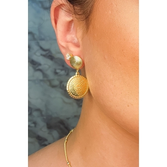 Brinco Médio Medalha Pai Nosso Banhado em Ouro 18k