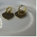 Brinco Argolinha com Chapa de Coração Banhado em Ouro 18k - Dourado