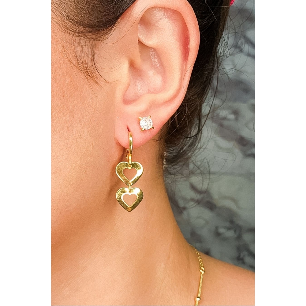 Brinco Argolinha com Dois Corações Vazados Banhado em Ouro 18k - Dourado