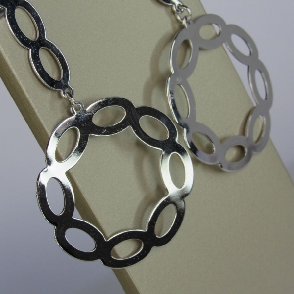 Brinco com fio e Círculo com Arcos Banhado em Ródio Branco - Branco