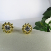 Brinco Formato Flor com Mini Zircônias Banhado em Ouro 18k - Dourado