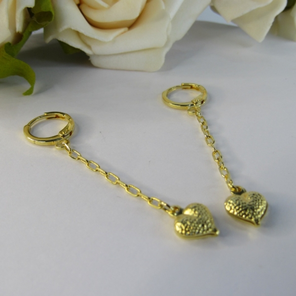 Brinco Argolinha com Corrente e Coração Banhado em Ouro 18k - Dourado