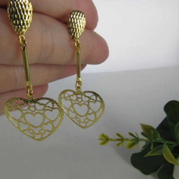 Brinco Médio com Corações Vazados Banhado em Ouro 18k - Dourado