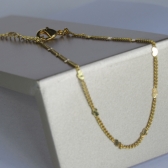 Tornozeleira com Micro Corações na Corrente Banhado em Ouro 18k - Dourado