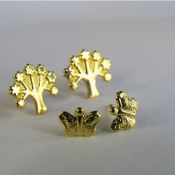 Brinco Duo de Árvore e Borboleta Banhado em Ouro 18k - Dourado